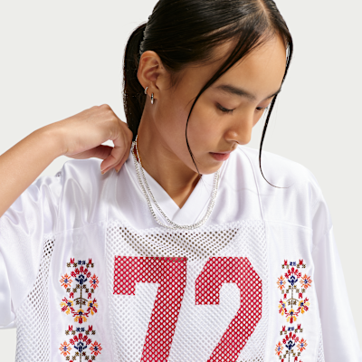 Nike Sportswear Women's Oversized Short-Sleeve Graphic Jersey. Nike LU
